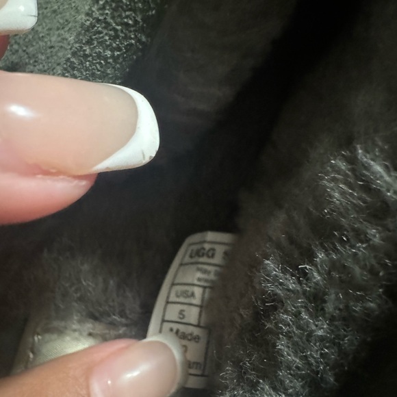 Ugg - Picture 3 of 5